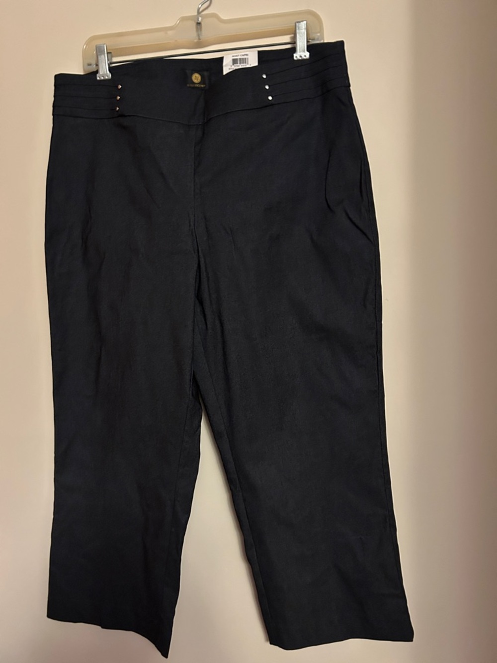 JM Collection Plus size 1X dark grey stretch fit capris new w/tag